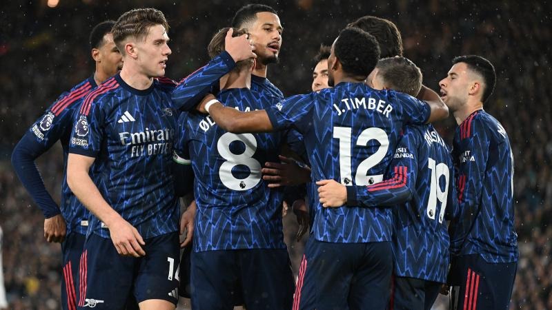 篮下肆虐！迪亚巴特前场板接暴扣